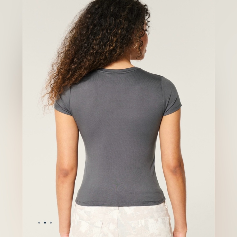 NWT Hollister Soft Stretch Seamless Fabric Crew Baby Tee - Picture 2 of 4